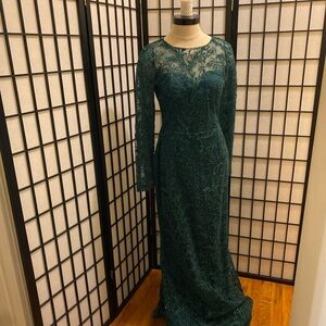Elegant Green Lace Evening Gown